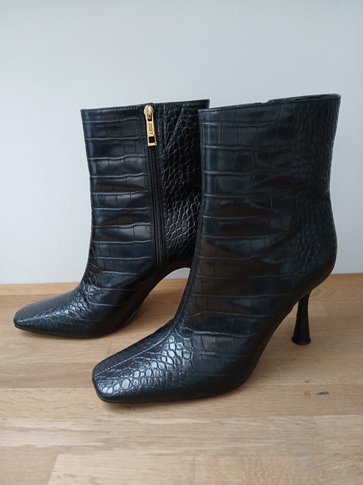 Josh V enkellaarsjes maat 41 croco print zwart zgan

Prachti, Zwart, Lage of Enkellaarzen, Ophalen of Verzenden, Zo goed als nieuw