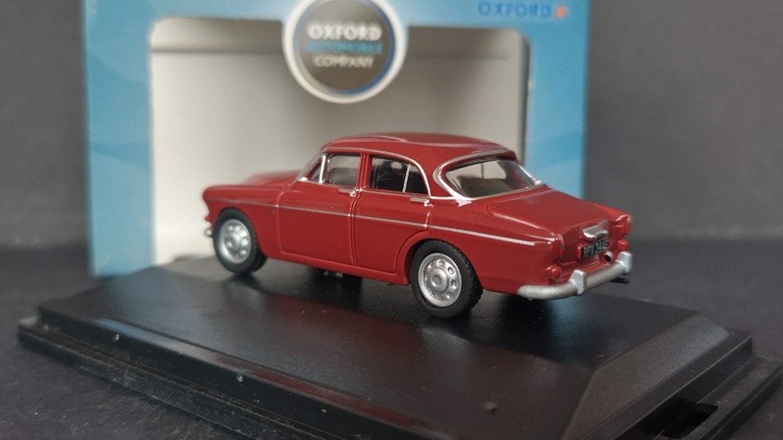 Volvo Amazon Cherry Red 1:76 Oxford Diecast Pol, Hobby en Vrije tijd, Oxford, Auto, Verzenden, .