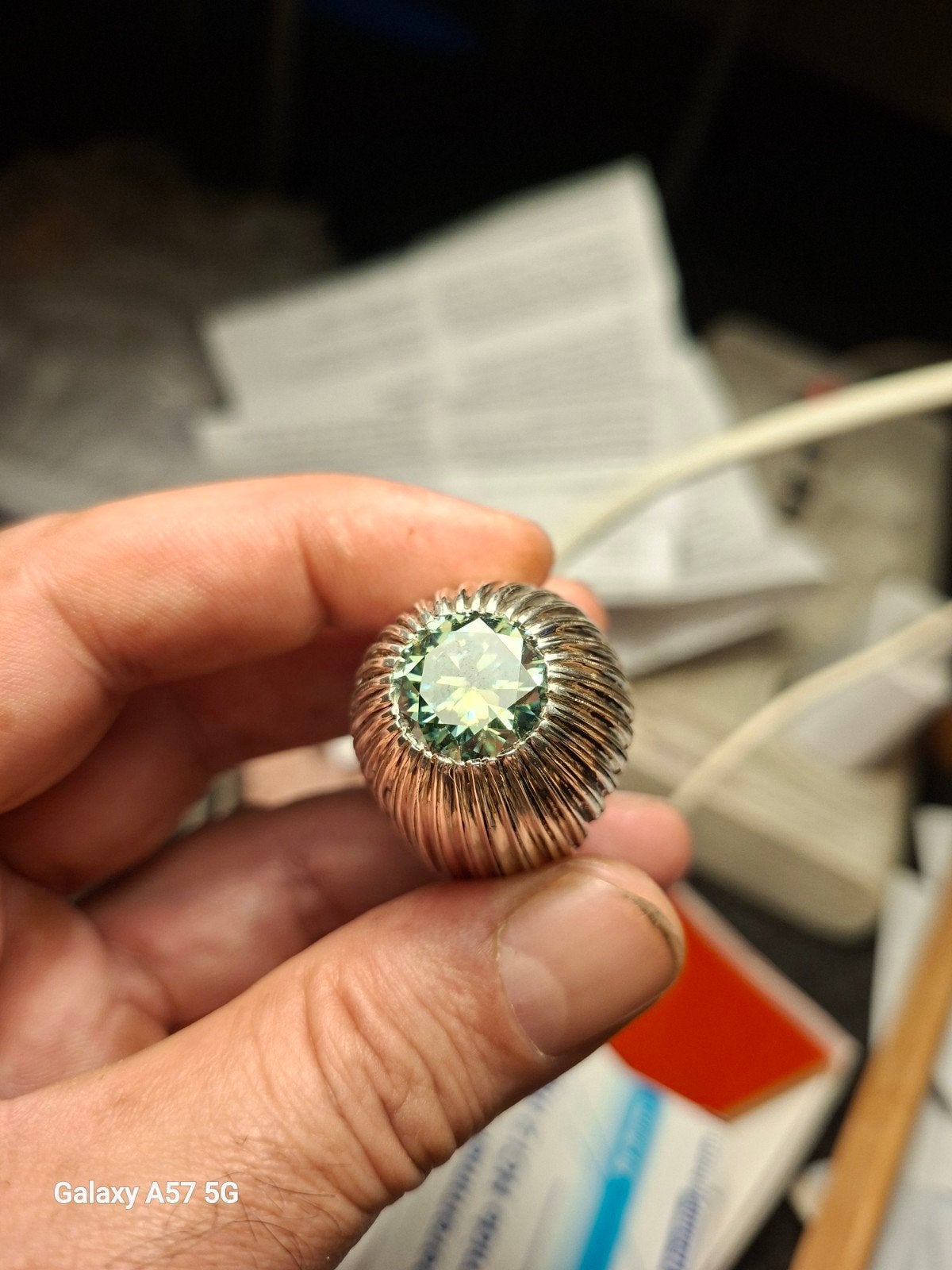 Zilveren ring met groene edelsteen - Uniek design, 18 tot 19, Ophalen of Verzenden, Zo goed als nieuw, Dame of Heer