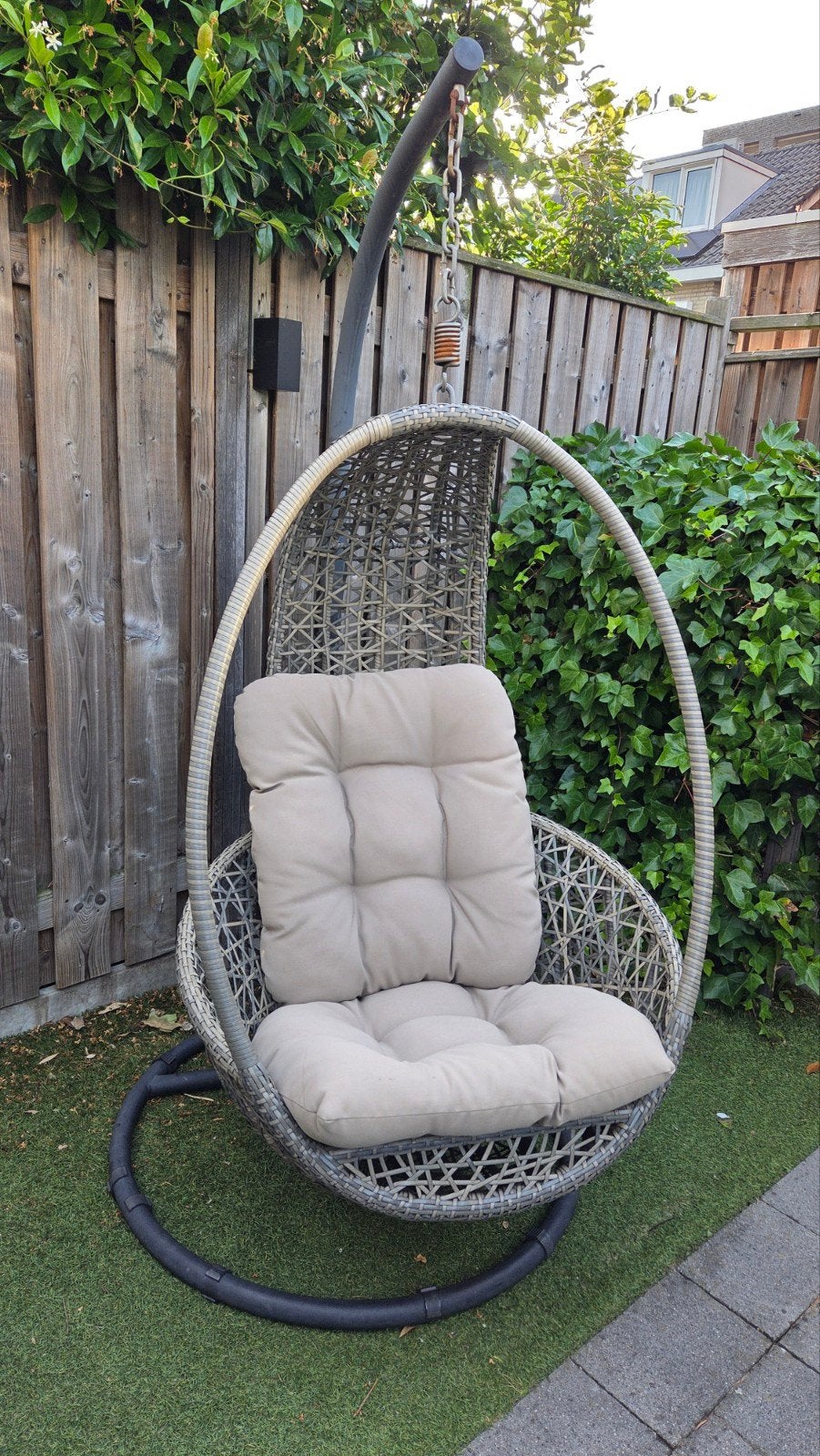 Hang ei stoel van Tuinwereld, Ophalen