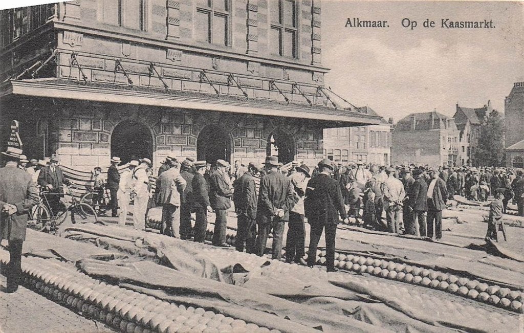 702-499-021 Alkmaar Op De Kaasmarkt, Verzamelen, Ophalen of Verzenden, Voor 1920, Noord-Holland