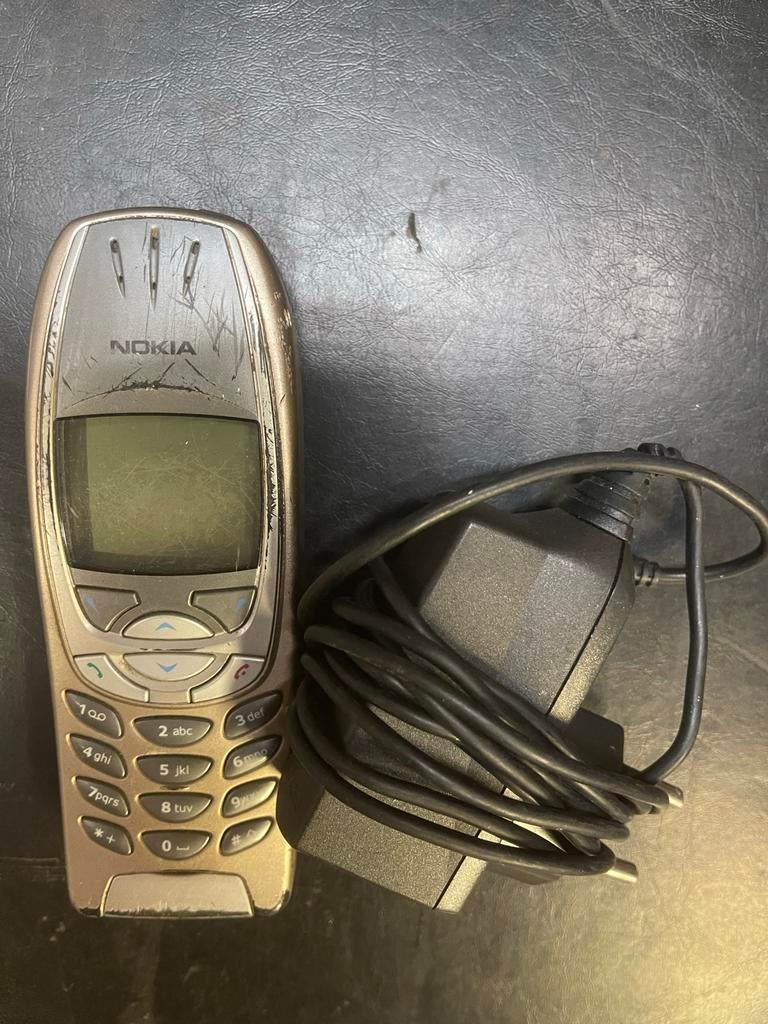 Nokia 6310 telefoon met oplader, Telecommunicatie, Mobiele telefoons | Nokia, Ophalen, Gebruikt, Geen camera, Fysiek toetsenbord