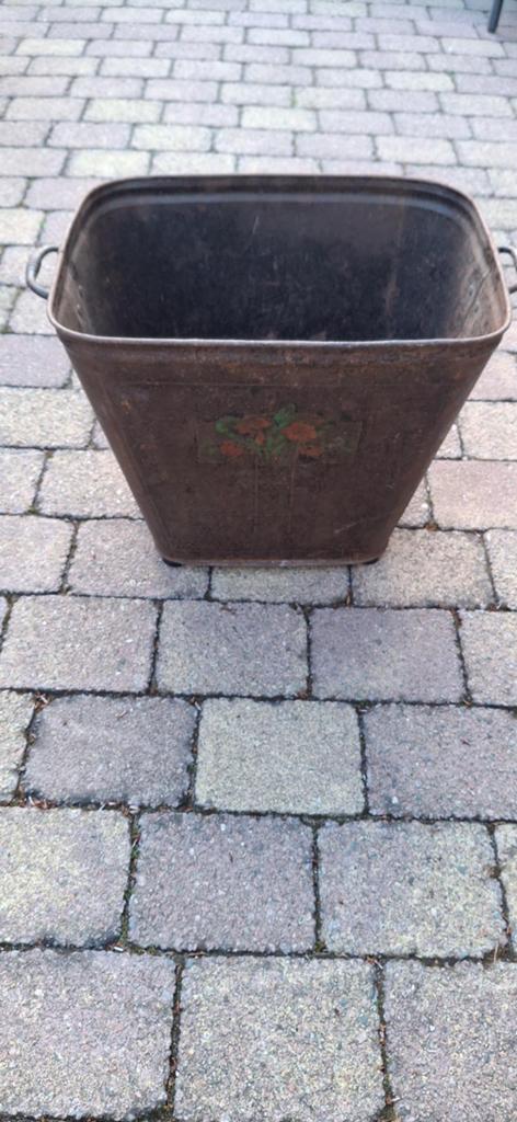 Antieke metalen turfbak/houtbak met bloemmotief, Ophalen