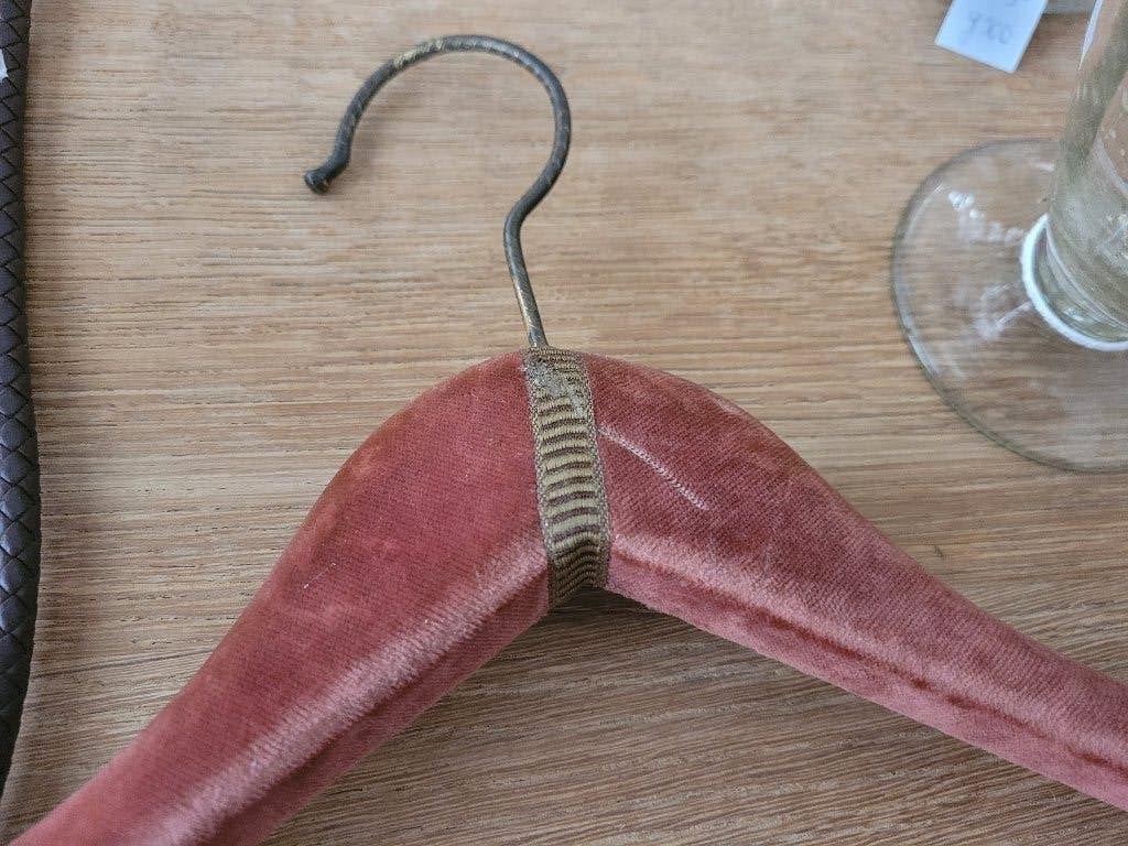 Vintage fluwelen kleerhanger oud roze, Ophalen of Verzenden