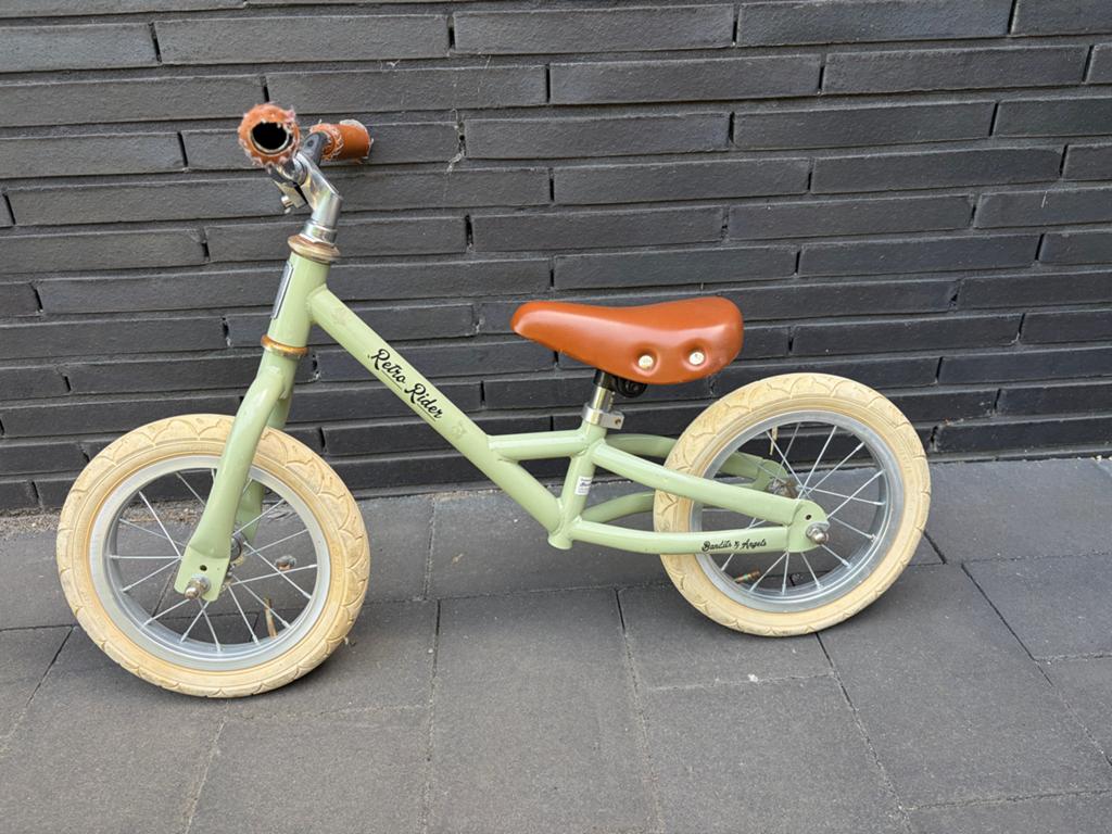 Retro Rider Loopfiets - Groen met Bruin Zadel, Kinderen en Baby's, Speelgoed | Buiten | Voertuigen en Loopfietsen, Ophalen, Gebruikt