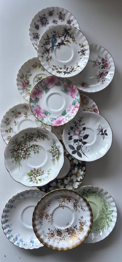 ROYAL ALBERT Servies - Schoteltjes - Advertentie lezen AUB, Antiek en Kunst, Ophalen of Verzenden
