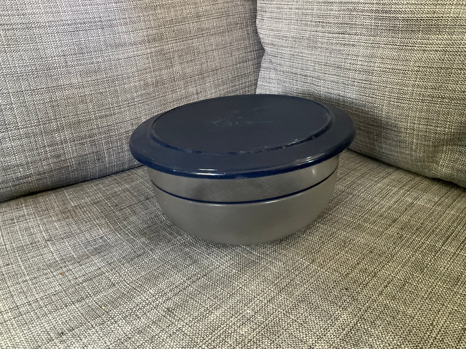 Serveerschaal - slakom - snackkom Tupperware 3,5 liter, Huis en Inrichting, Gebruikt, Blauw, Ophalen of Verzenden, Lekvrij