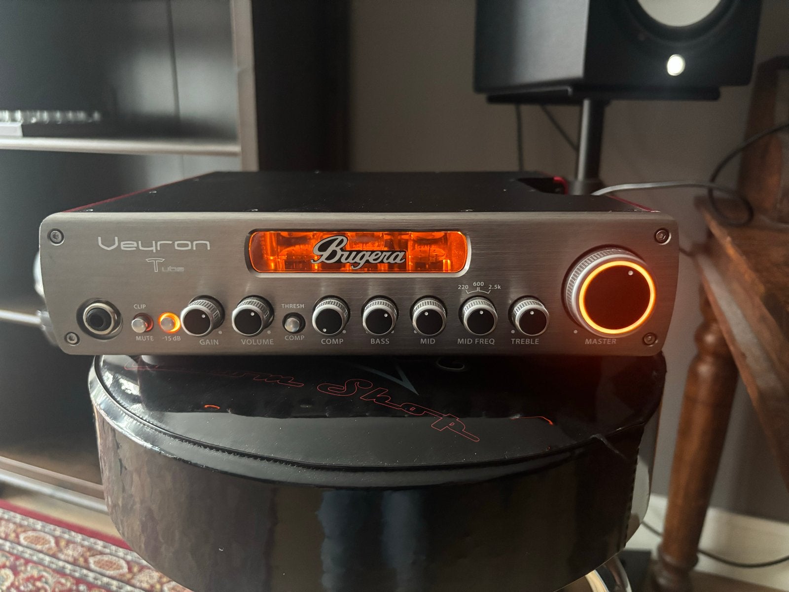 Bugera Veyron BV1001T Hybrid Basversterker, Muziek en Instrumenten, Ophalen of Verzenden, Zo goed als nieuw, Basgitaar, 100 watt of meer