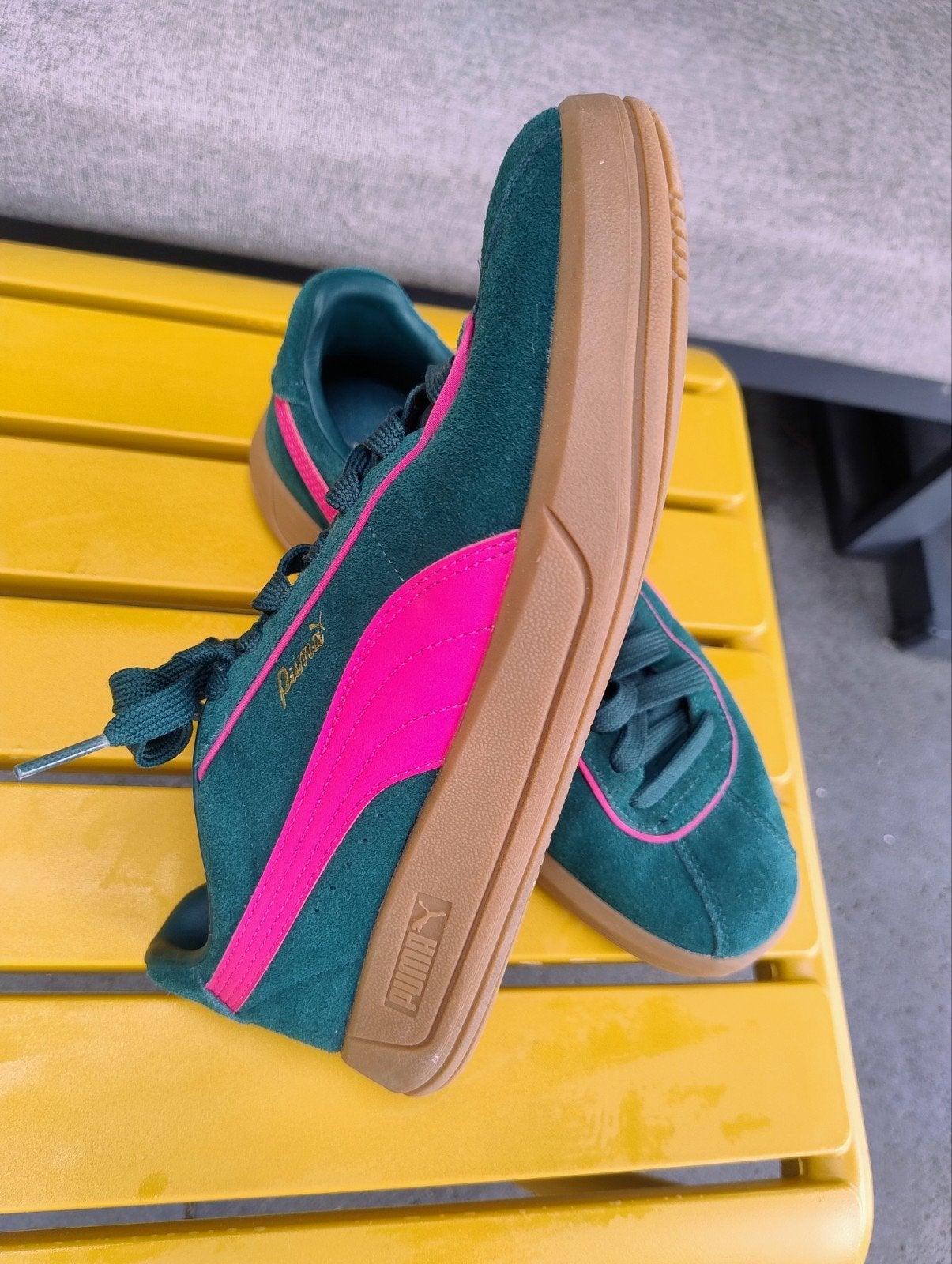 Puma sneakers maat 40 - Groen met roze accenten, Puma, Ophalen of Verzenden, Sneakers of Gympen, Zo goed als nieuw