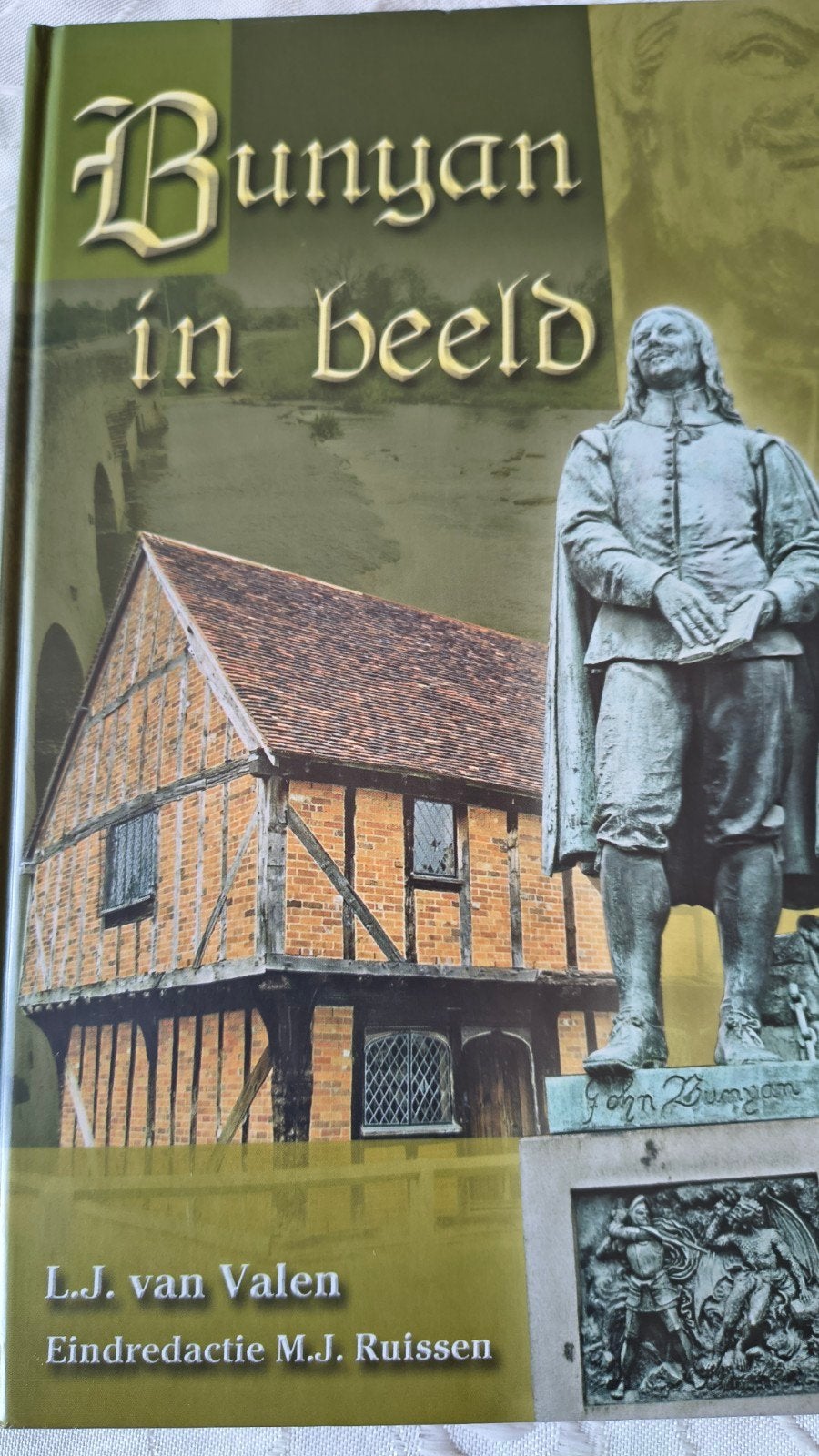 L.J. van Valen - Bunyan in beeld, Ophalen of Verzenden, Zo goed als nieuw, L.J. van Valen