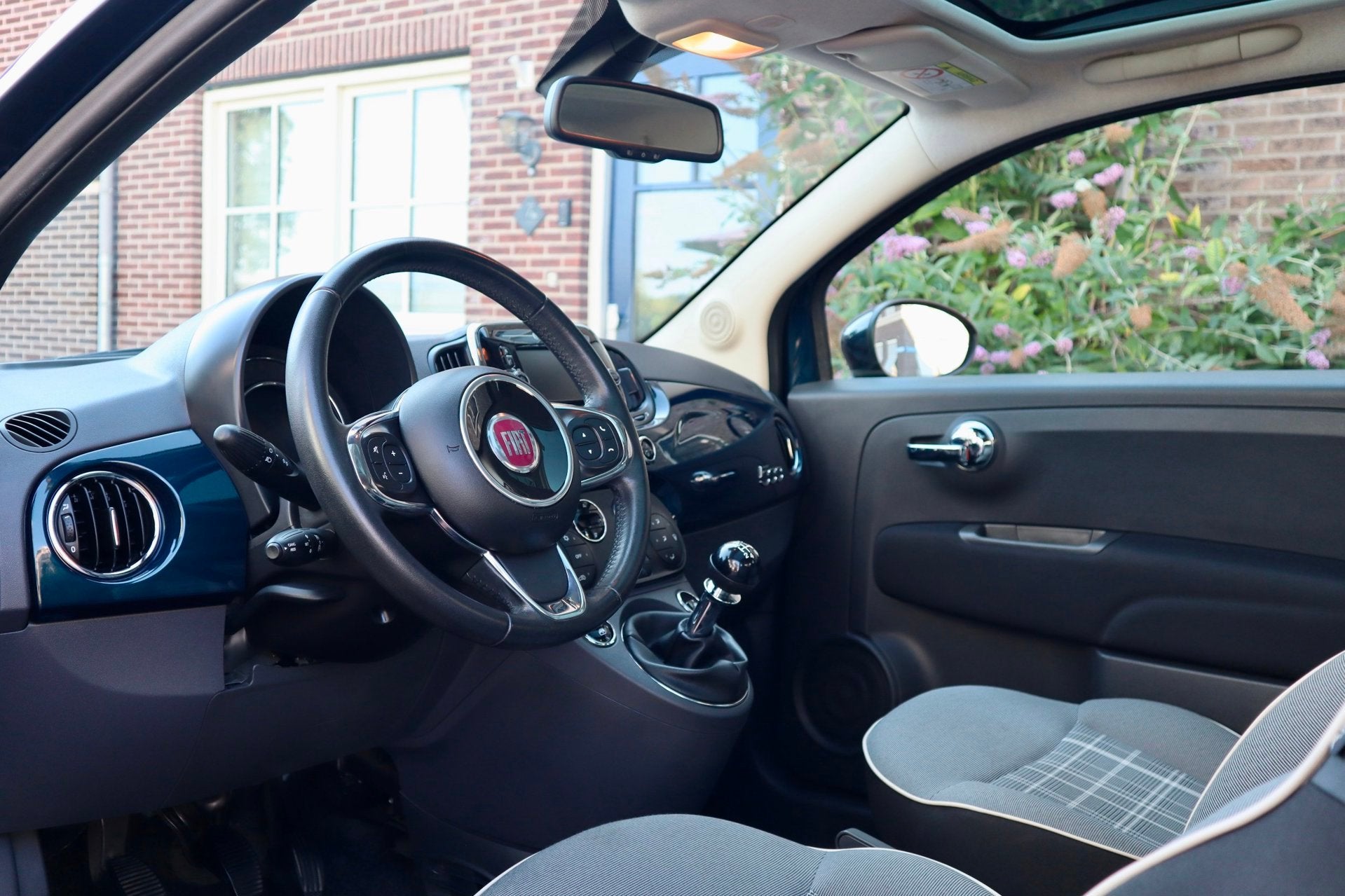 Fiat 500 1.2 Lounge | RIJKLAARPRIJS | Panoramadak | Cruise c, Voorwielaandrijving, Gebruikt, 4 cilinders, Leder en Stof