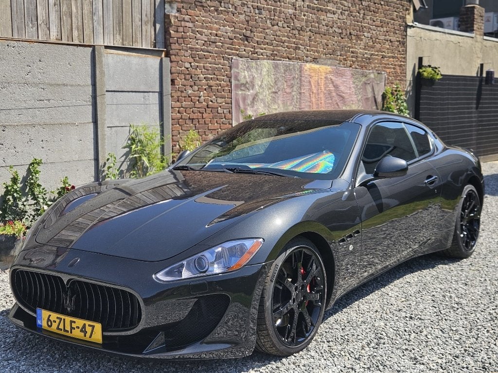 Maserati Granturismo 4.7 V8 440pk Aut. 2011 Grijs, Auto's, Maserati, Automaat, Achterwielaandrijving, 120 €/maand, Leder