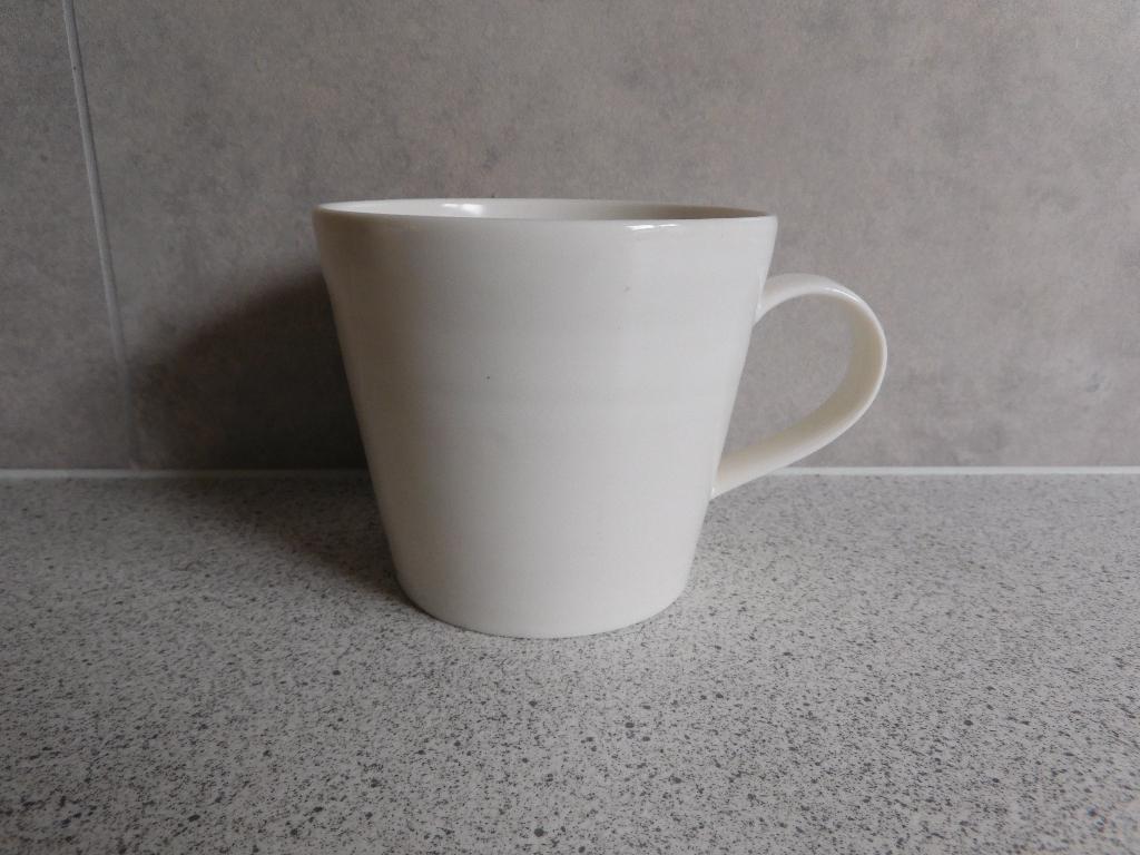 Mok 9x10 cm. Creme 1815 Royal Doulton, Ophalen of Verzenden, Zo goed als nieuw, Overige stijlen, Kop(pen) en/of Schotel(s)