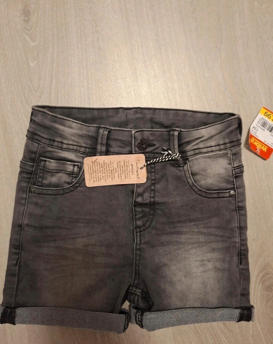 Korte broek Wibra maat 134, Kinderen en Baby's, Broek, Meisje, Nieuw, Ophalen of Verzenden