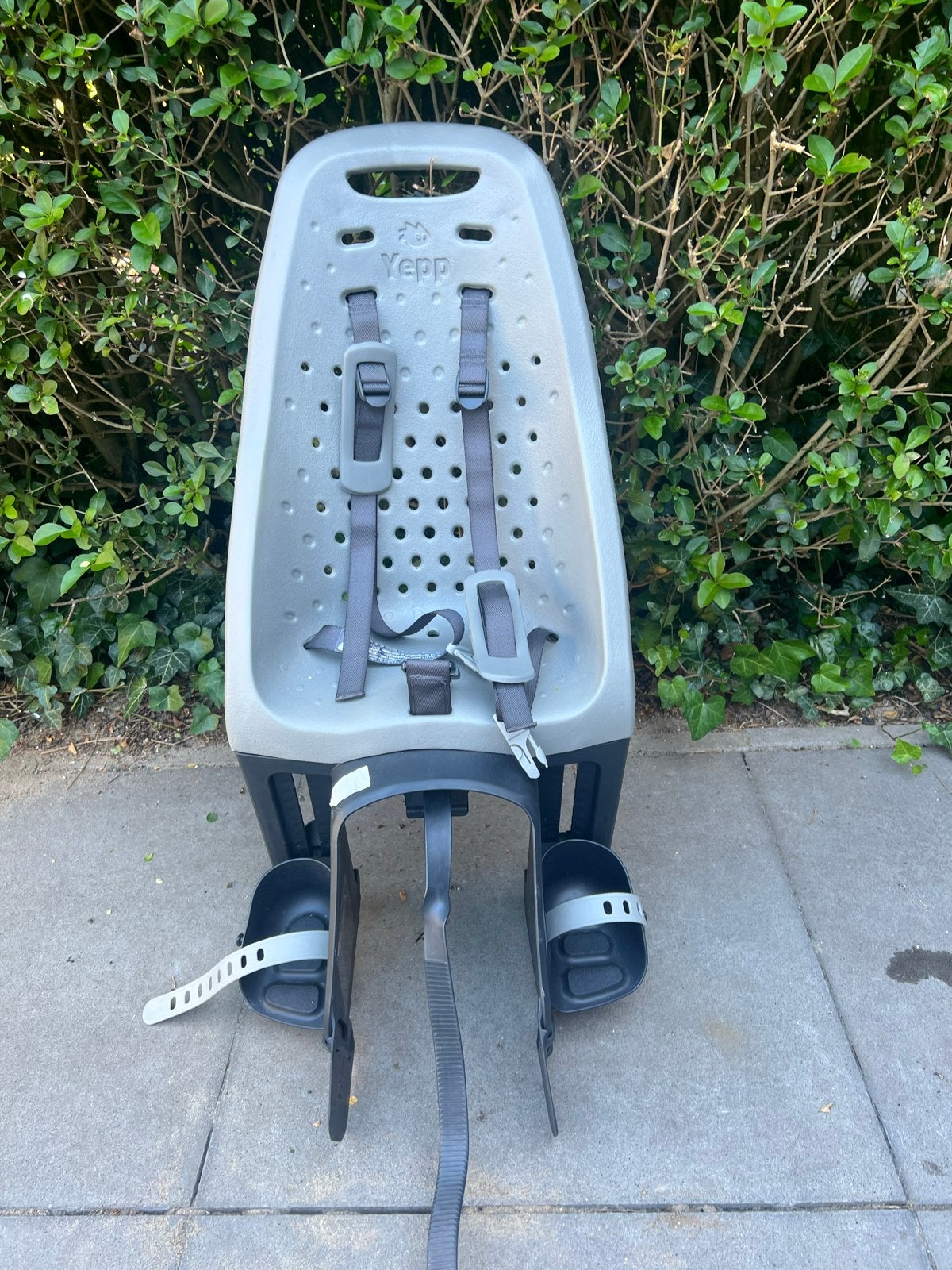 Yepp Achterzitje Fietsstoeltje - Grijs, Fietsen en Brommers, Fietsaccessoires | Fietsstoeltjes, Achterzitje, Ophalen, 15 t/m 25 kg