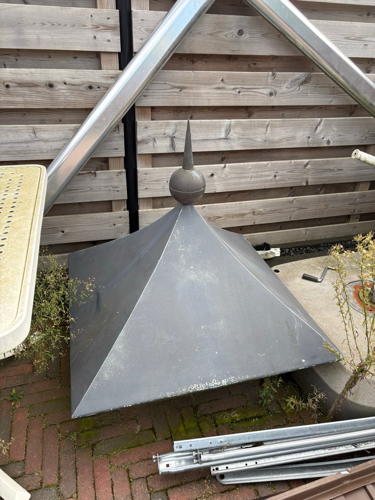 Metalen schoorsteenkap, Ophalen, Gebruikt