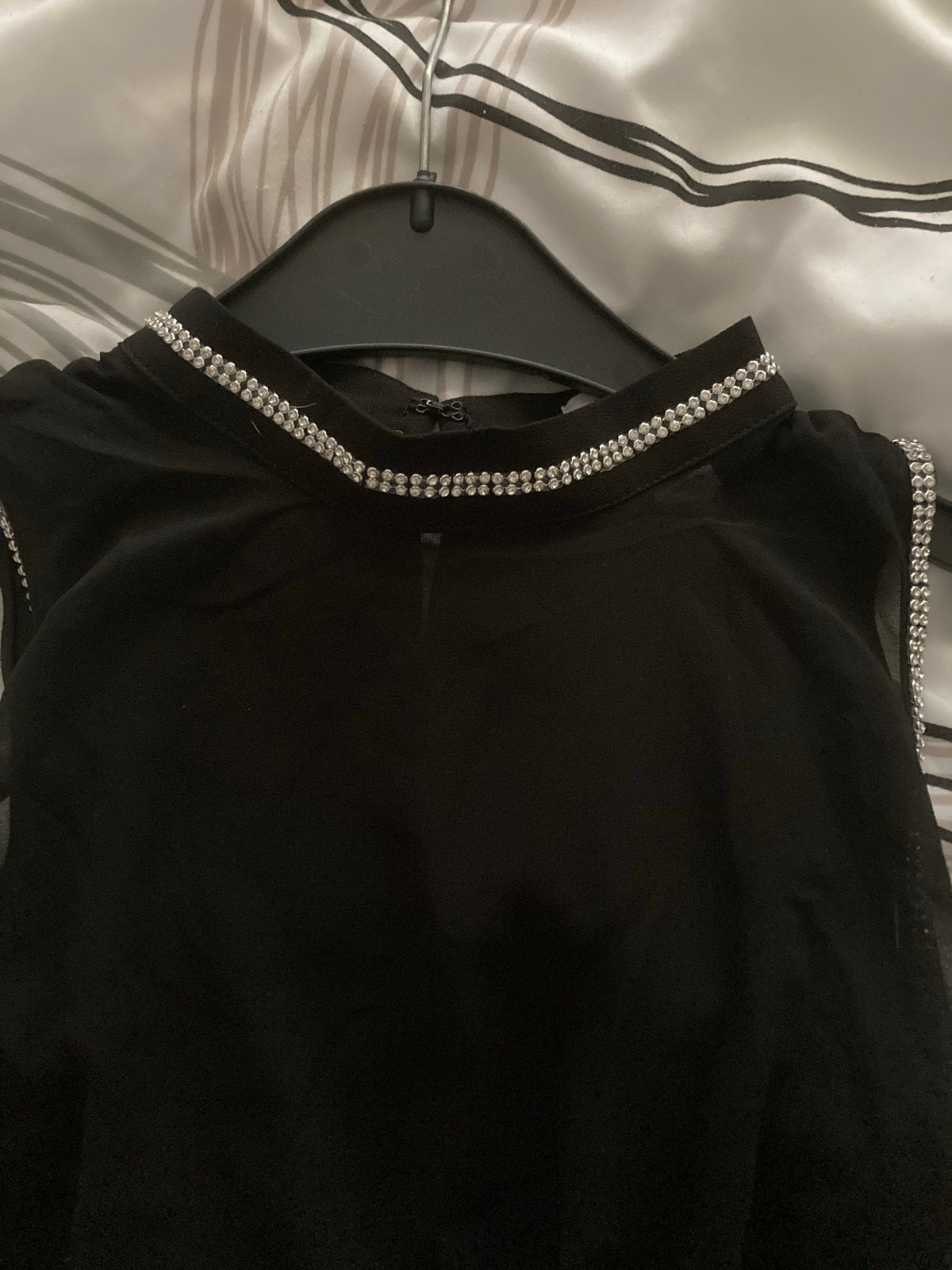 Elegant zwart topje met strass steentjes - Maat S, Kleding | Dames, Tops, Zo goed als nieuw, Maat 36 (S), Zwart, Zonder mouw, Ophalen of Verzenden