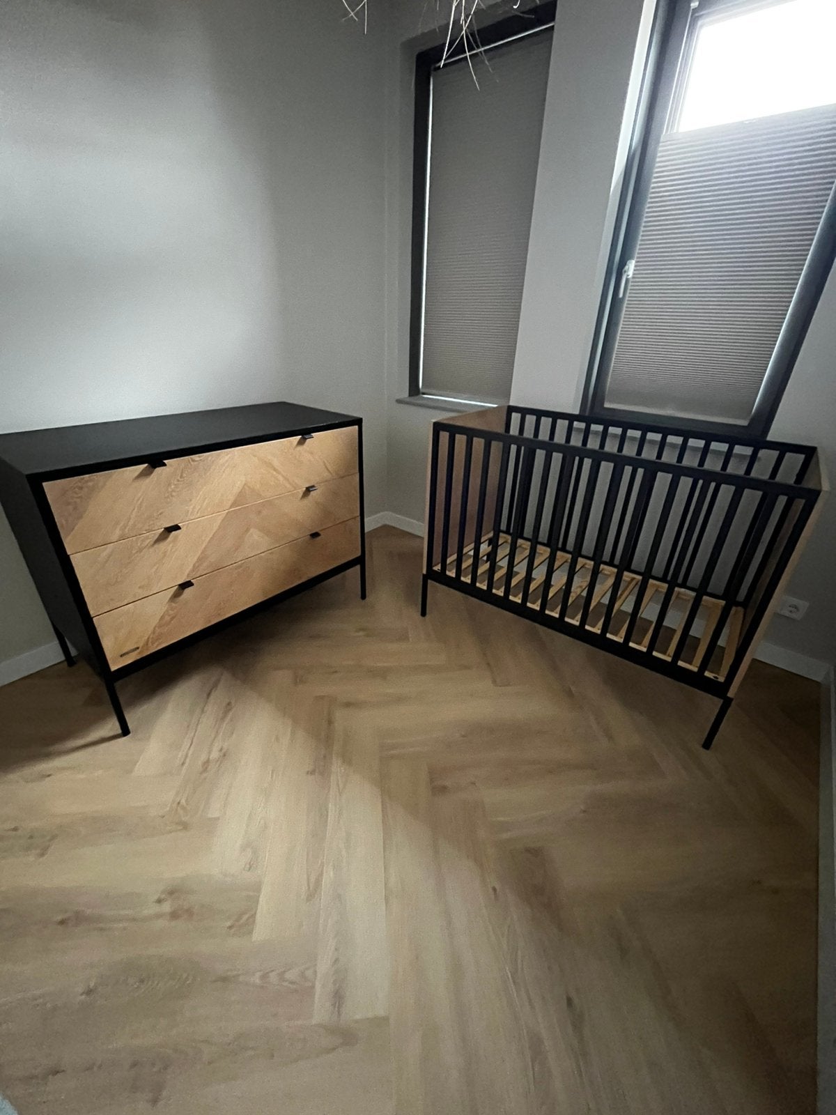 Kidsmill Vince Ledikant + Commode I.Z.G.S., Ophalen, Zo goed als nieuw, Jongetje of Meisje