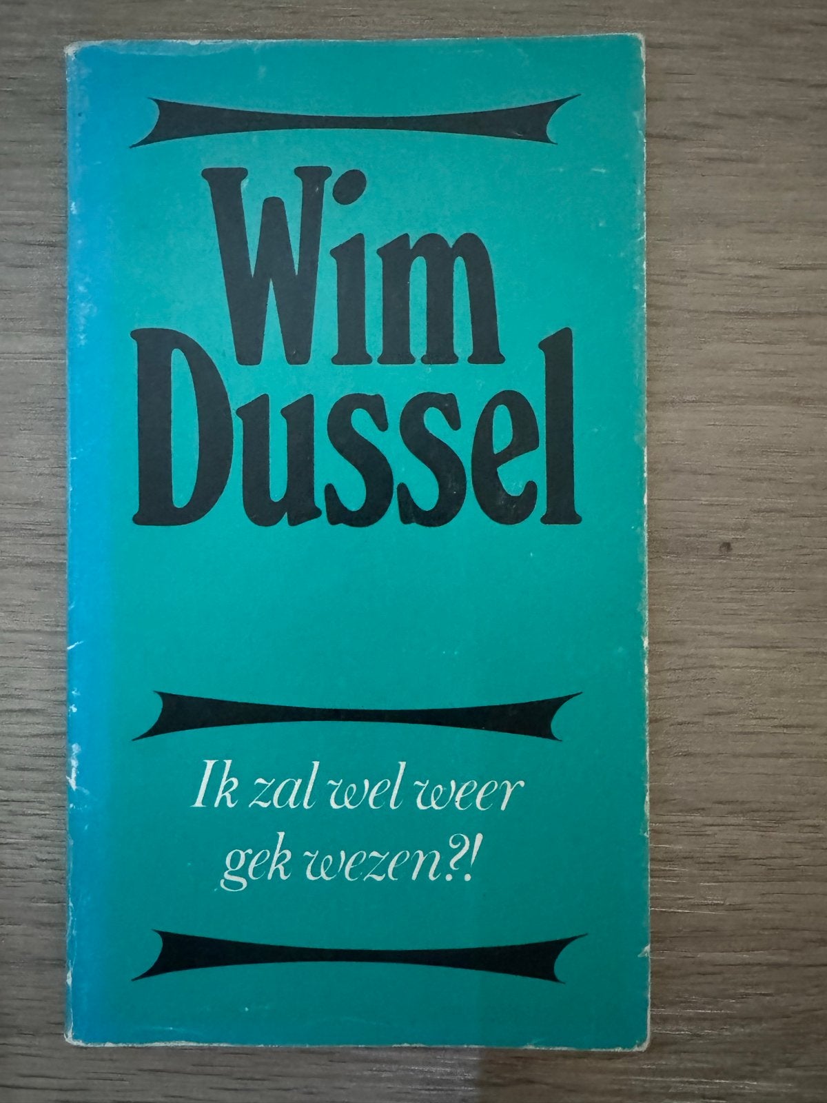 Wim Dussel - Ik zal wel weer gek wezen?!, Boeken, Ophalen of Verzenden, Gelezen