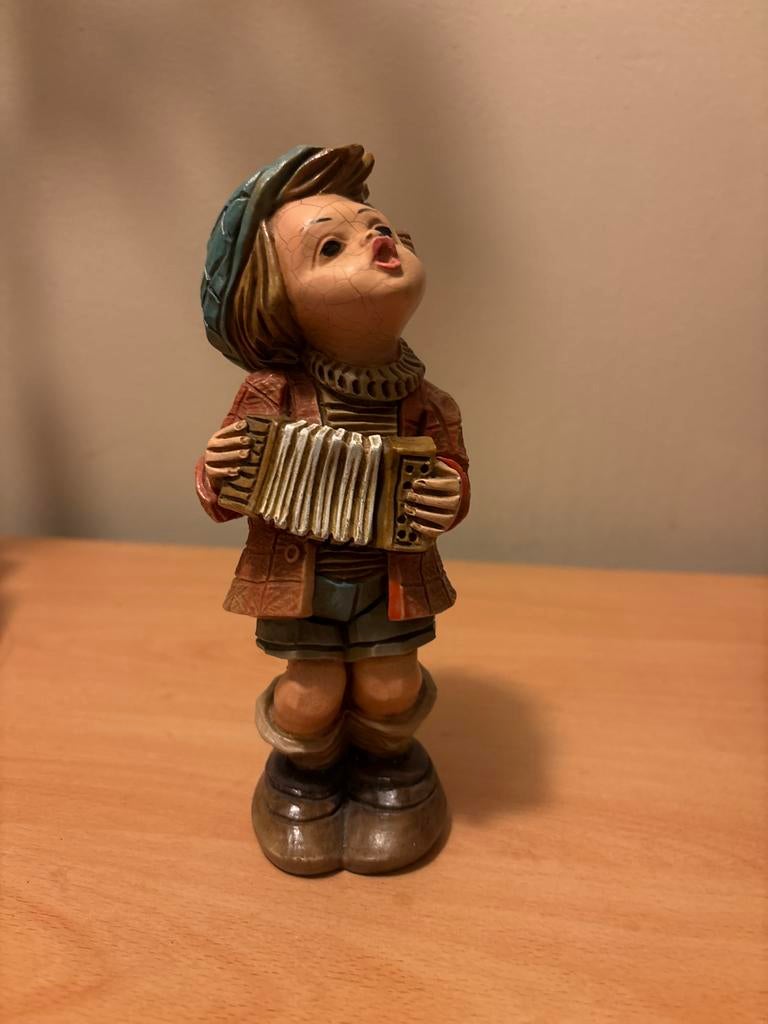 Vintage Hummel Beeldje Jongen met Accordeon, Verzamelen, Beelden en Beeldjes, Ophalen of Verzenden, Gebruikt, Hummel