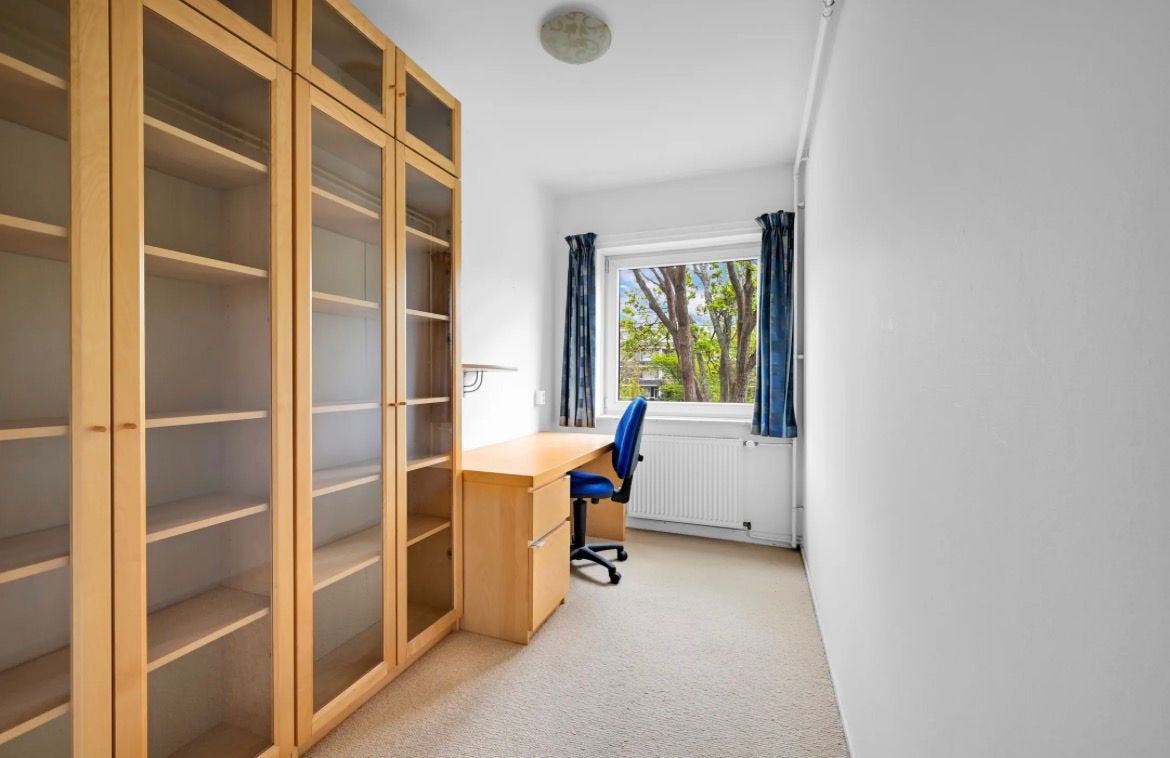 Mooie houten vitrinekast / boekenkast met glazen deuren, Huis en Inrichting, Kasten | Boekenkasten, Gebruikt, 150 tot 200 cm, 200 cm of meer