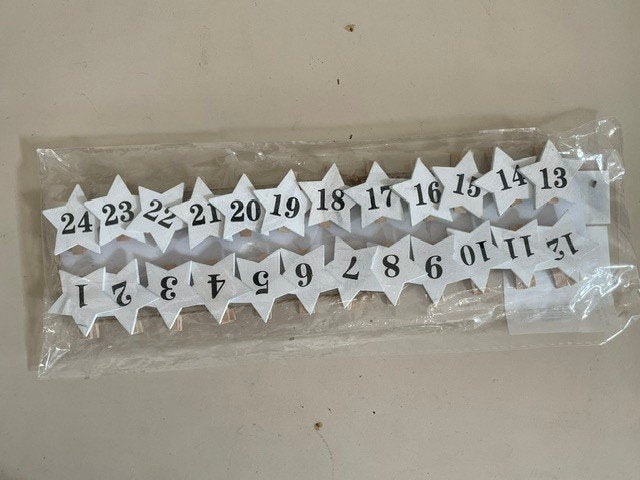 Adventskalender set houten sterren met wasknijpers. NIEUW, Ophalen, Nieuw