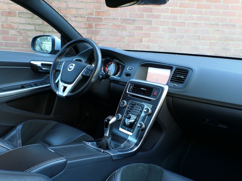 Volvo V60 T4 Business Sport 12 MND garantie Xenon / Trekhaak, 12 maanden, Gebruikt, Euro 6, Zwart