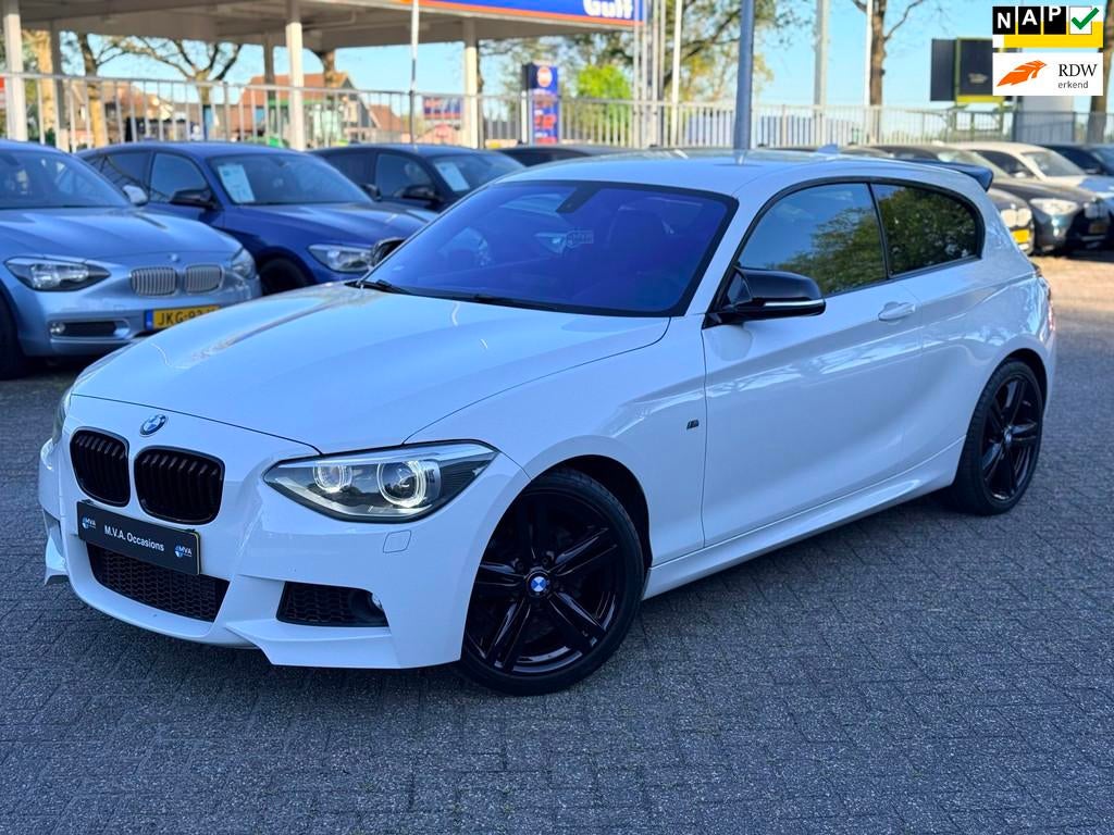 BMW 1-serie 116i M Sport|Nieuwe Ketting + Klepseals|Carplay|, Auto's, BMW, 1-Serie, Euro 5, Gebruikt, Zwart