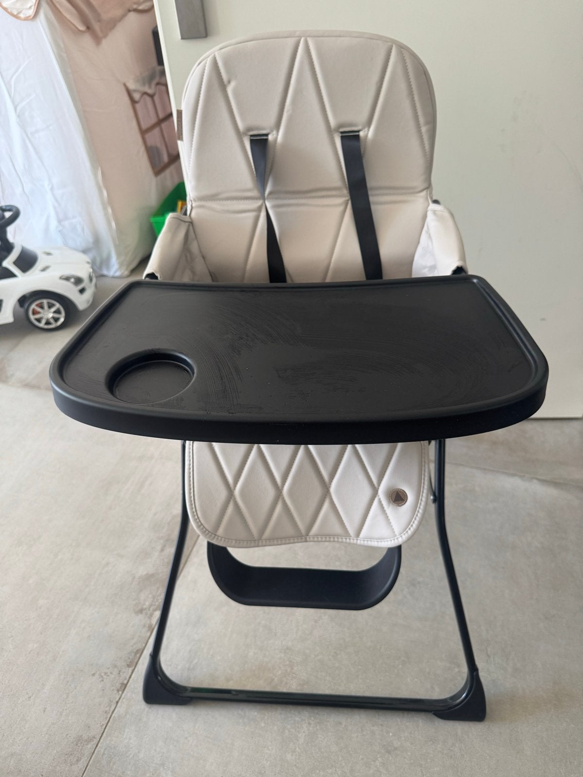 Kinderstoel Topmark Lucky Beige - Nieuw, Kinderen en Baby's, Ophalen, Nieuw, Inklapstoel, Afneembaar eetblad