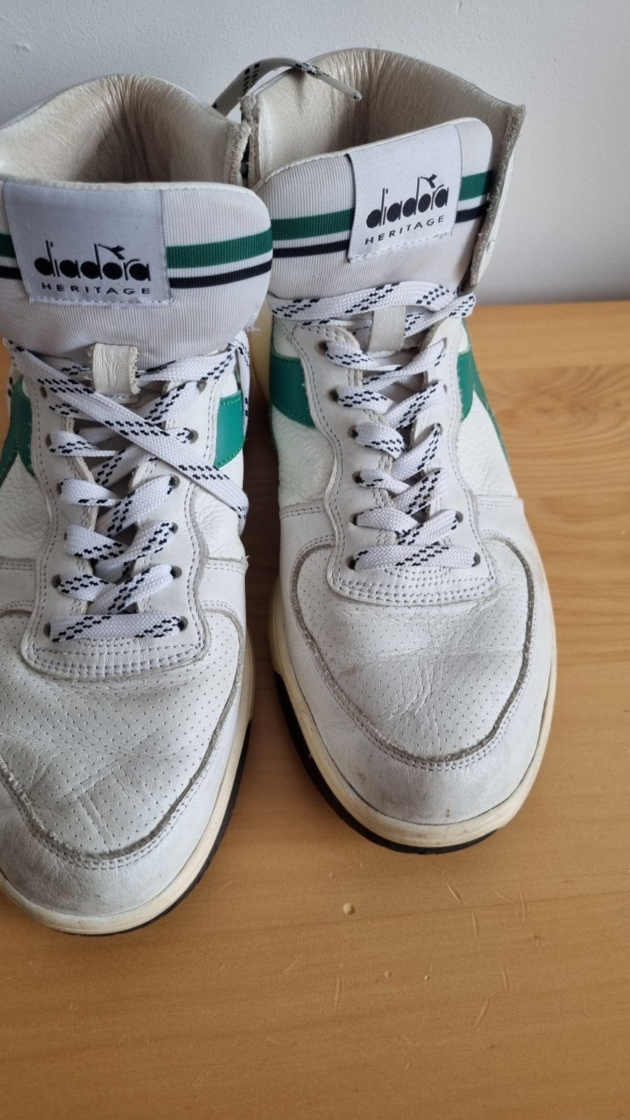 Diadora Heritage Sneakers - Wit met Groen, Wit, Ophalen of Verzenden, Sneakers of Gympen, Gedragen