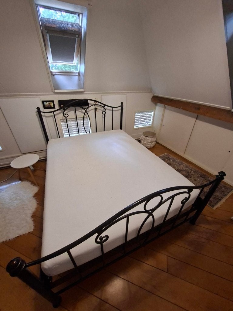 Stevig 2-persoons bed 140 x 210 cm., Huis en Inrichting, Slaapkamer | Bedden, Ophalen, Gebruikt, Tweepersoons, 140 cm