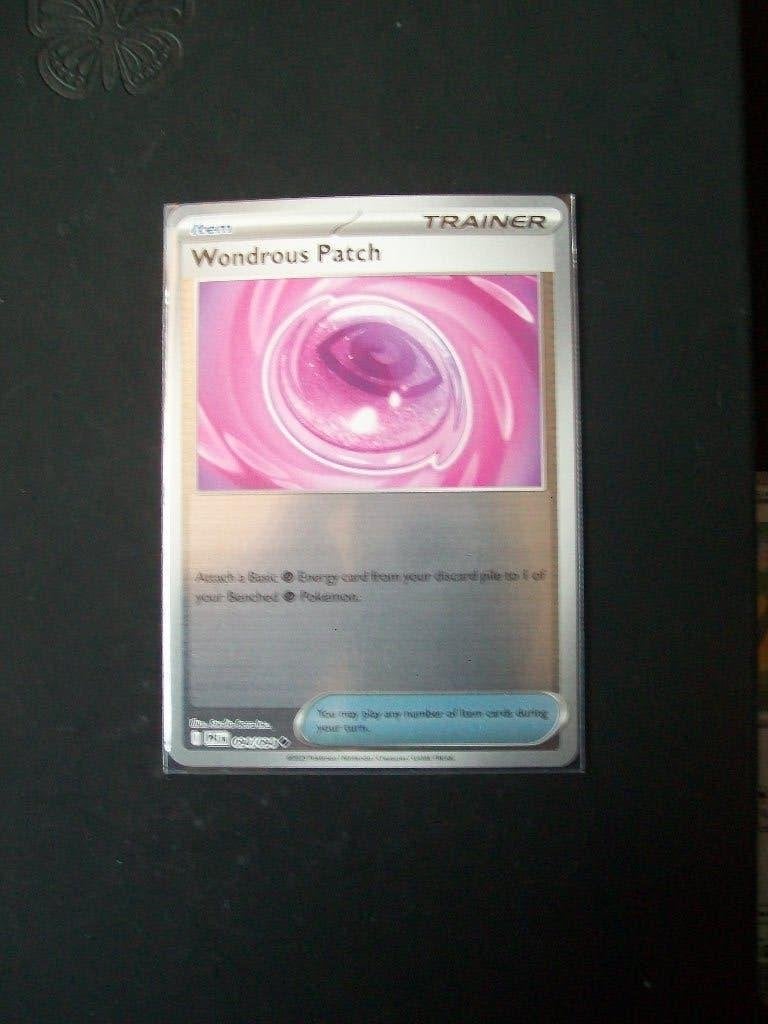 4656. Nieuwe Pokemon Kaart Holofoil WONDROUS PATCH (094/094), Verzenden, Nieuw, Losse kaart, Foil