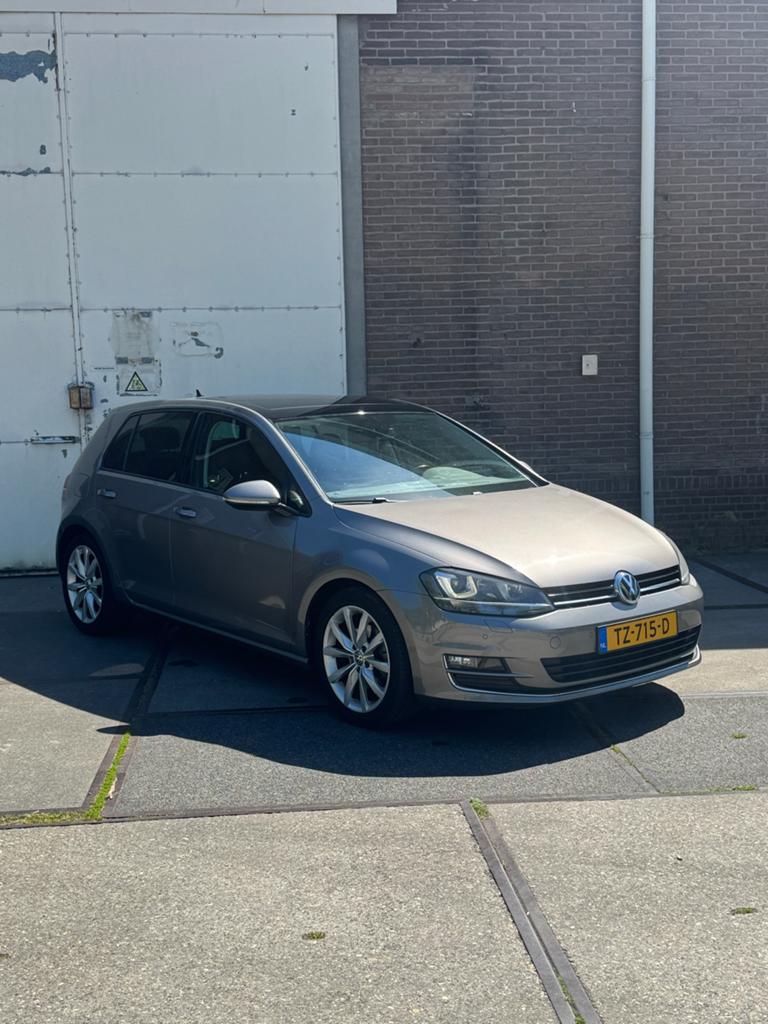 Volkswagen Golf 1.4 TSI 92KW 5D DSG 2015 Grijs, Auto's, 125 pk, Zwart, 4 cilinders, Skiluik