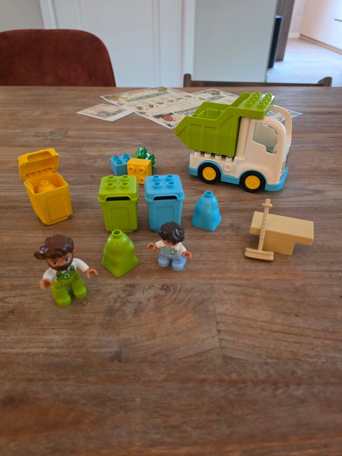 Vuilniswagen en recycling 10945, Ophalen