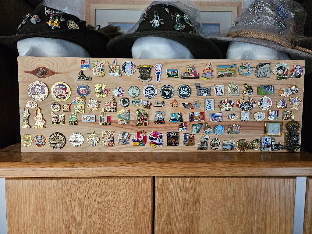 Verzameling D-Day pins, Ophalen of Verzenden, Zo goed als nieuw, Overige onderwerpen, Speldje of Pin