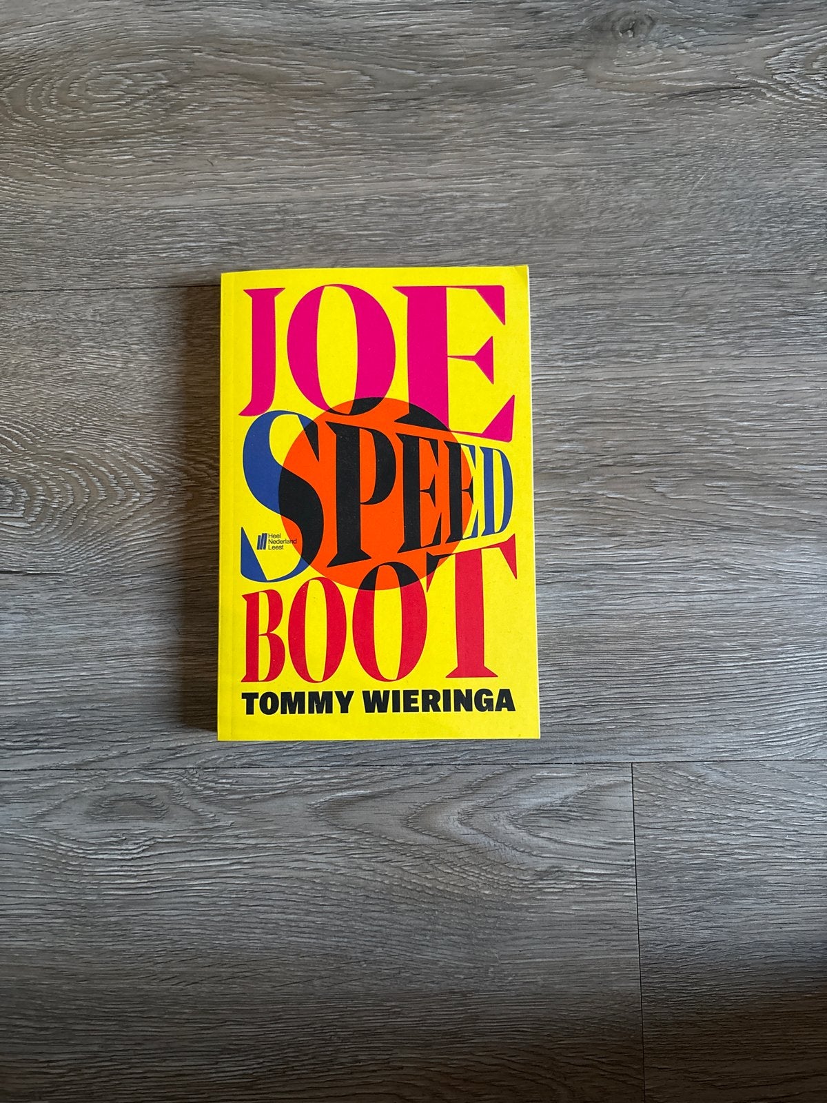 Joe Speedboot - Tommy Wieringa (Heel Nederland Leest), Boeken, Ophalen of Verzenden, Zo goed als nieuw, Nederland