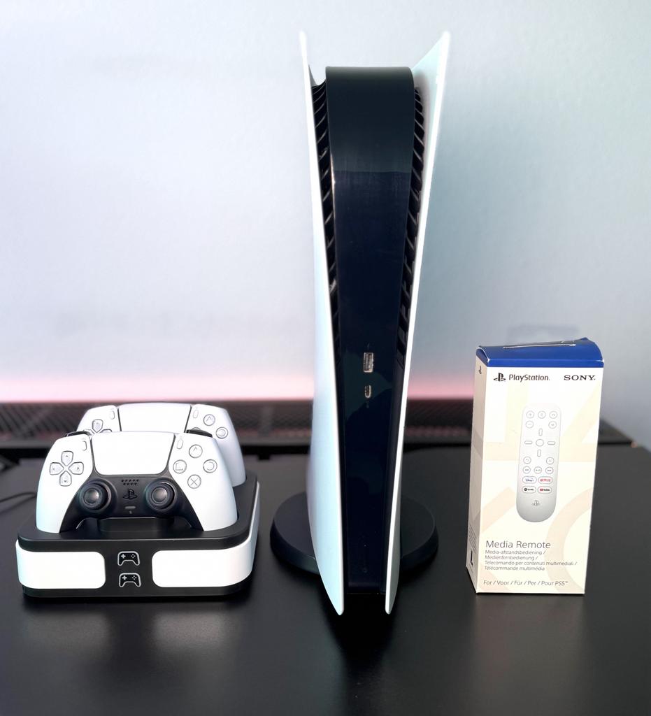 PlayStation 5 | PS5 digital + 2 controllers + accessories, Spelcomputers en Games, Spelcomputers | Sony PlayStation 5, Ophalen