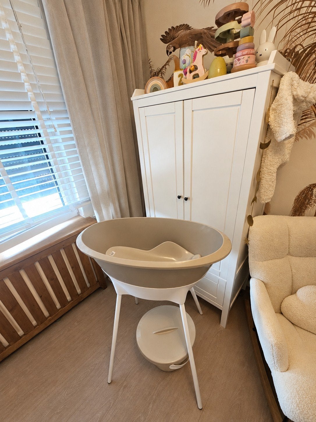 Luma baby badje taupe met emmer, thermometers en afvoerslang, Ophalen, Zo goed als nieuw, Badje, Overige merken