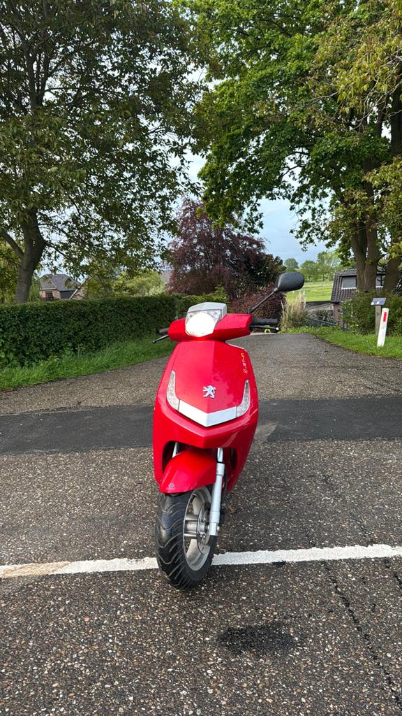 Zeer frisse peugot vivacity 2011 2t!, Fietsen en Brommers, Brommers | Peugeot, Ophalen, Zo goed als nieuw