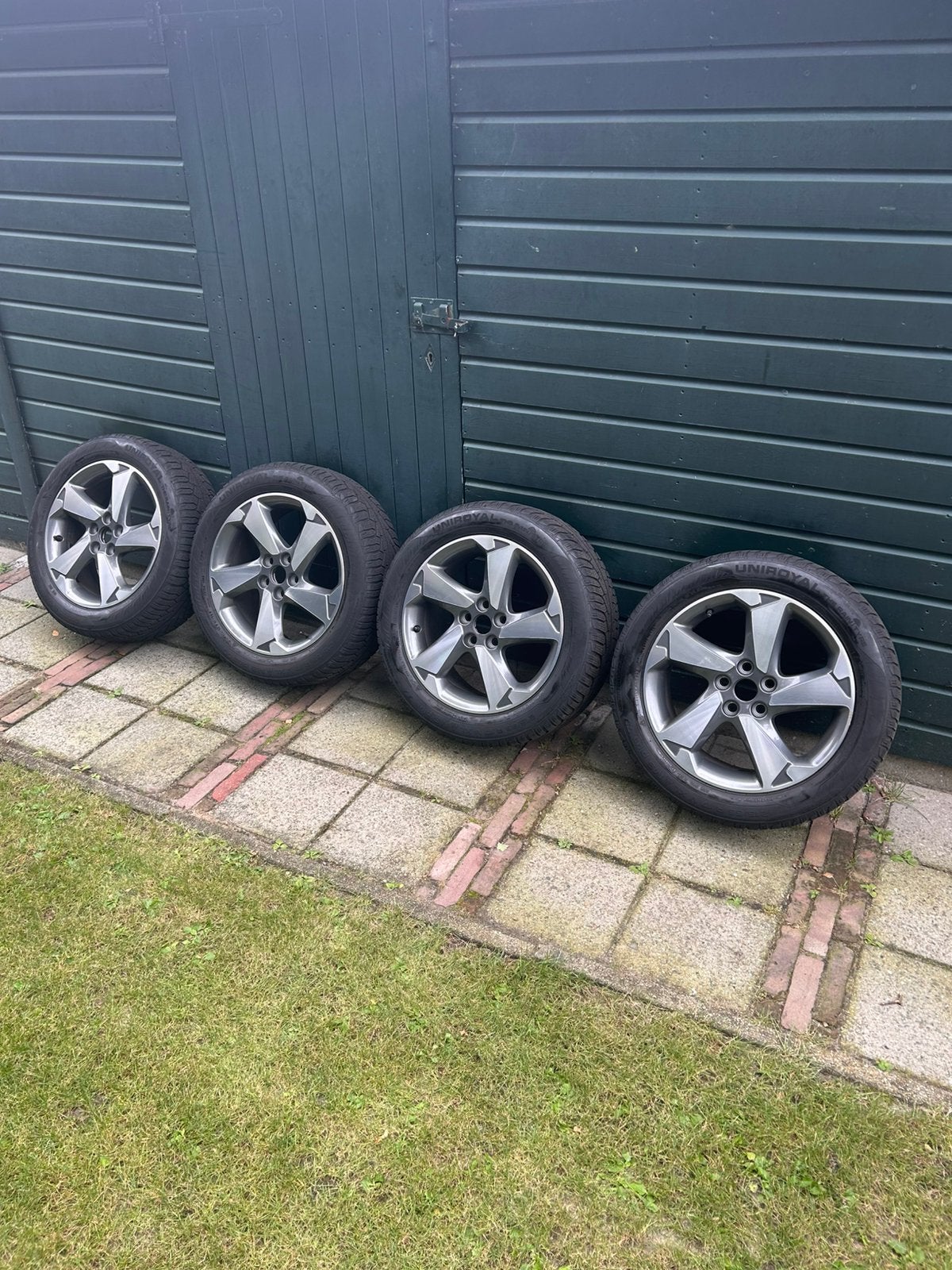 Originele Ford Focus Active 17” velgen + winterbanden + TPMS, Auto-onderdelen, Ophalen, 255 mm, Banden en Velgen, 17 inch