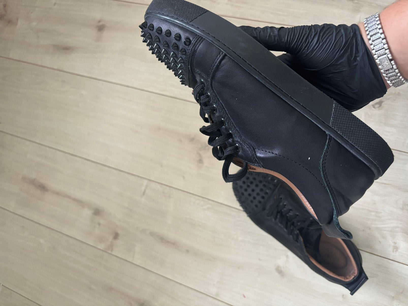 louboutin schoenen, Zwart, Ophalen of Verzenden, Sneakers of Gympen, Zo goed als nieuw