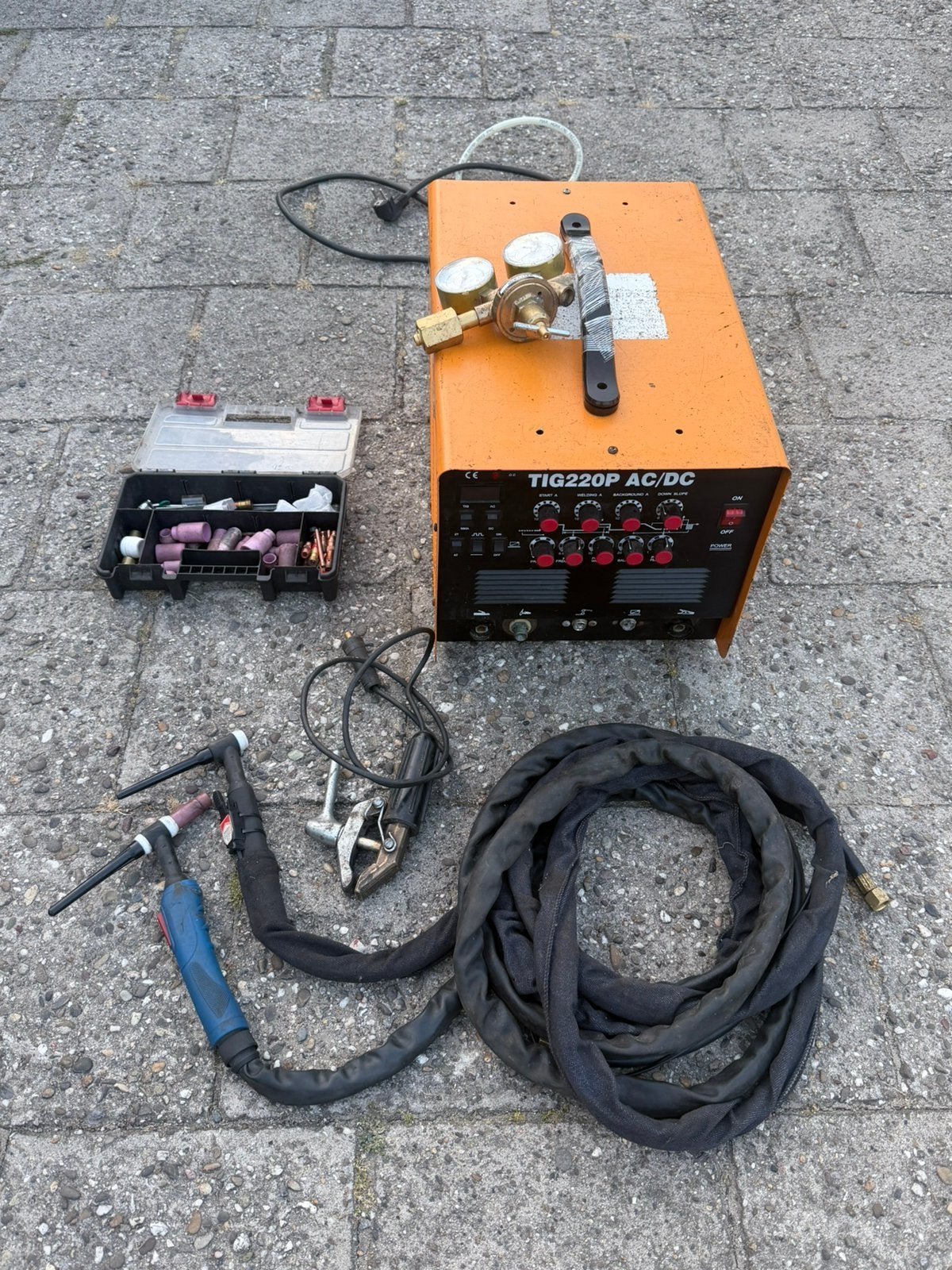 Giant TIG220P AC/DC TIG lasapparaat 220A aluminium lassen, Ophalen of Verzenden, Zo goed als nieuw, 150 tot 250 ampère, Tig