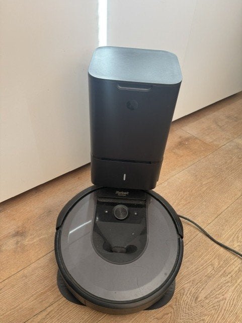 iRobot Roomba i7+ Robotstofzuiger met Clean Base + zakken, Ophalen, Gebruikt, IRobot, Inclusief accessoires
