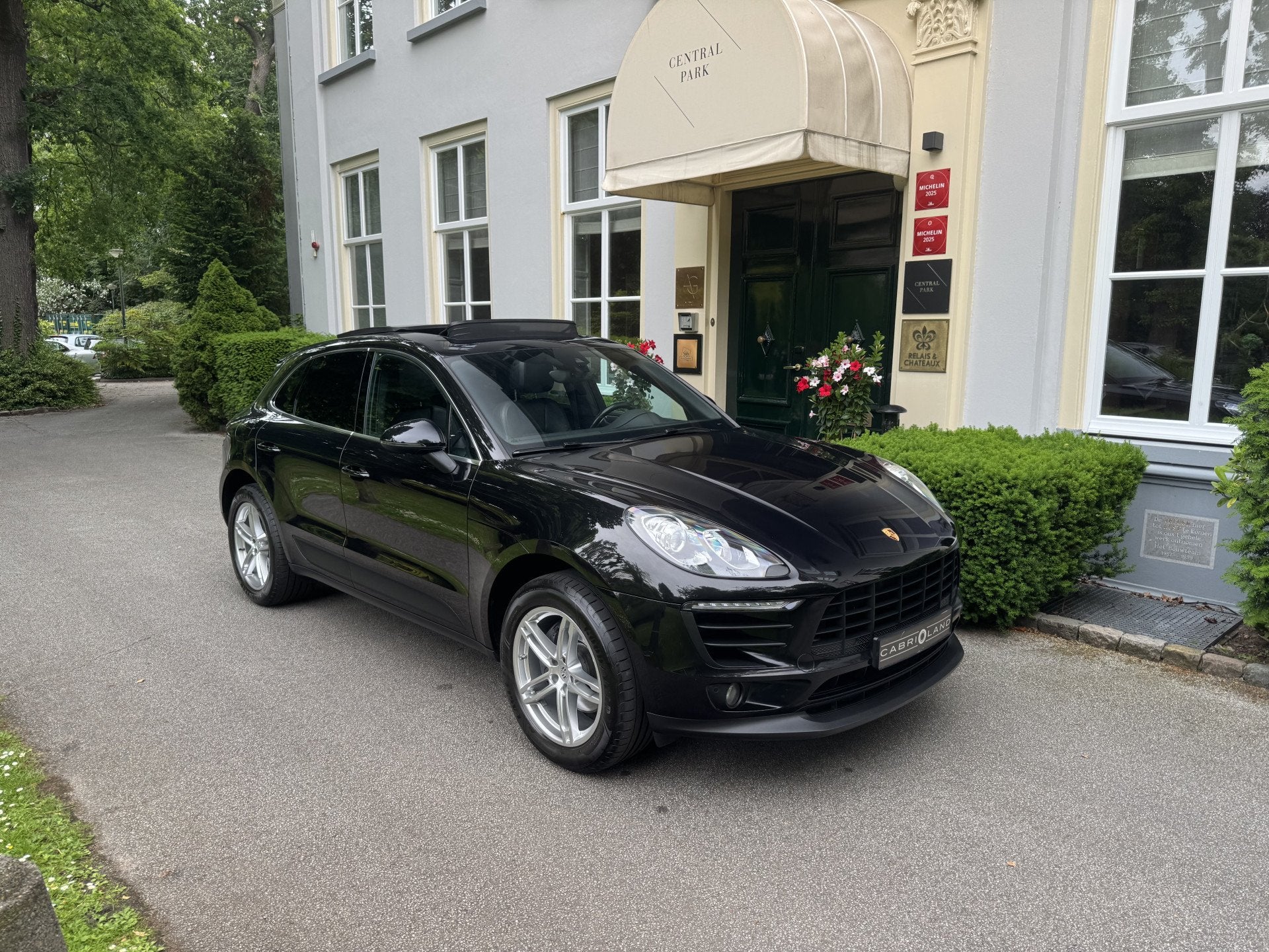 Porsche Macan 2.0, Pano, CarPlay (bj 2017, automaat), Auto's, Automaat, Gebruikt, 4 cilinders, Zwart