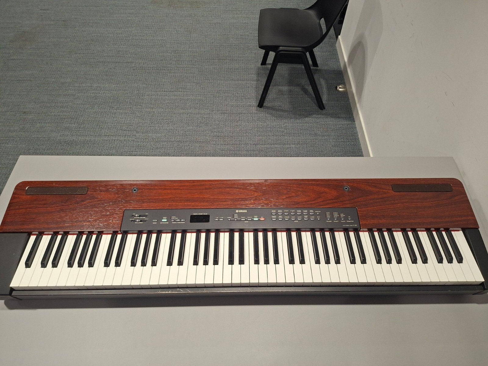 Yamaha P-120 Digitale Piano, Muziek en Instrumenten, Piano's, Ophalen, Gebruikt, Bruin, Digitaal