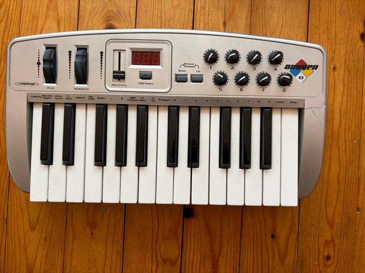 M-Audio Oxygen 8 MIDI Keyboard Controller, Muziek en Instrumenten, Keyboards, Overige merken, Gebruikt, Aanslaggevoelig, Overige aantallen