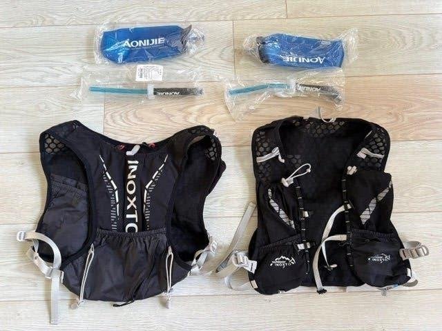 Twee hardloop vestjes zwart Merk Inoxto, Sport en Fitness, Overige merken, Overige typen, Ophalen of Verzenden, Zo goed als nieuw