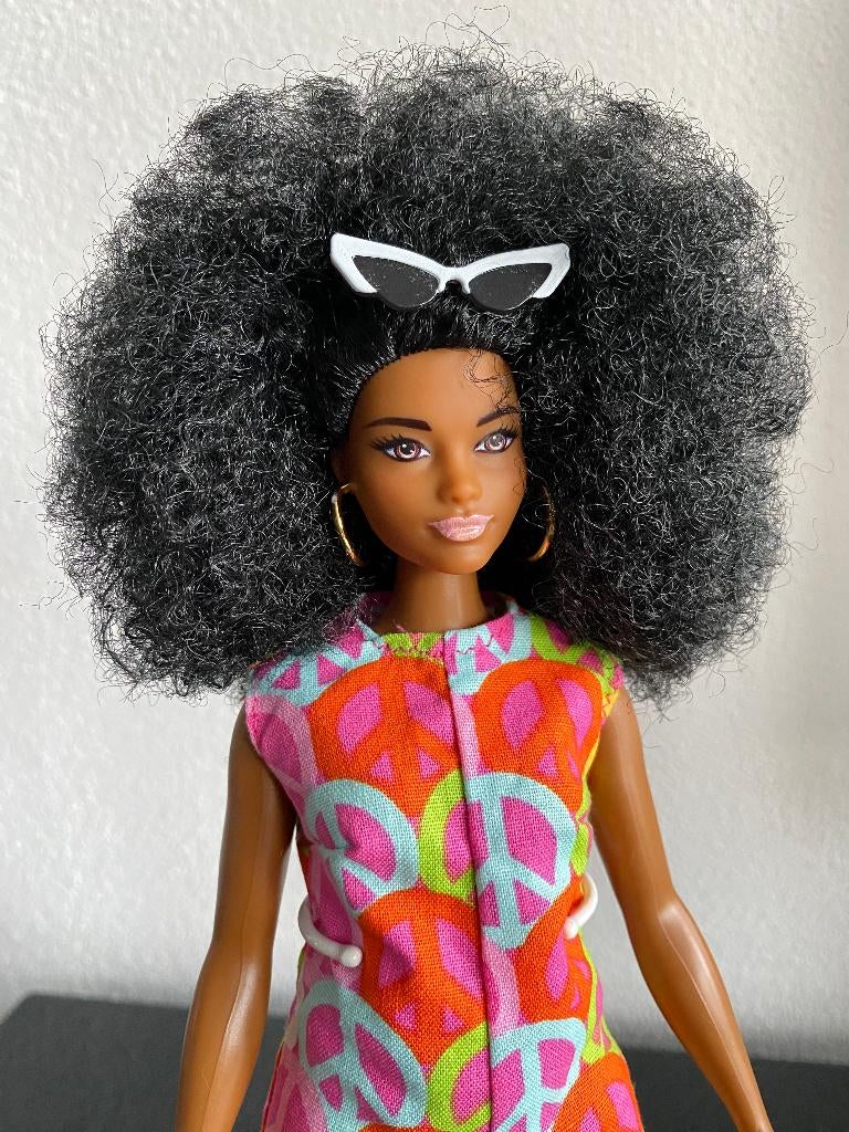 Barbie Fashionistas 105 curvy met extra kleding, Ophalen of Verzenden, Zo goed als nieuw, Pop