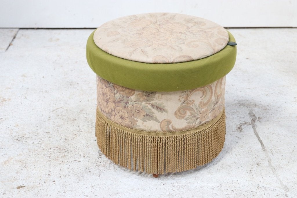Vintage naaipoef met opbergruimte, gobelin en franje, Ophalen, Minder dan 50 cm, Gebruikt, Minder dan 50 cm