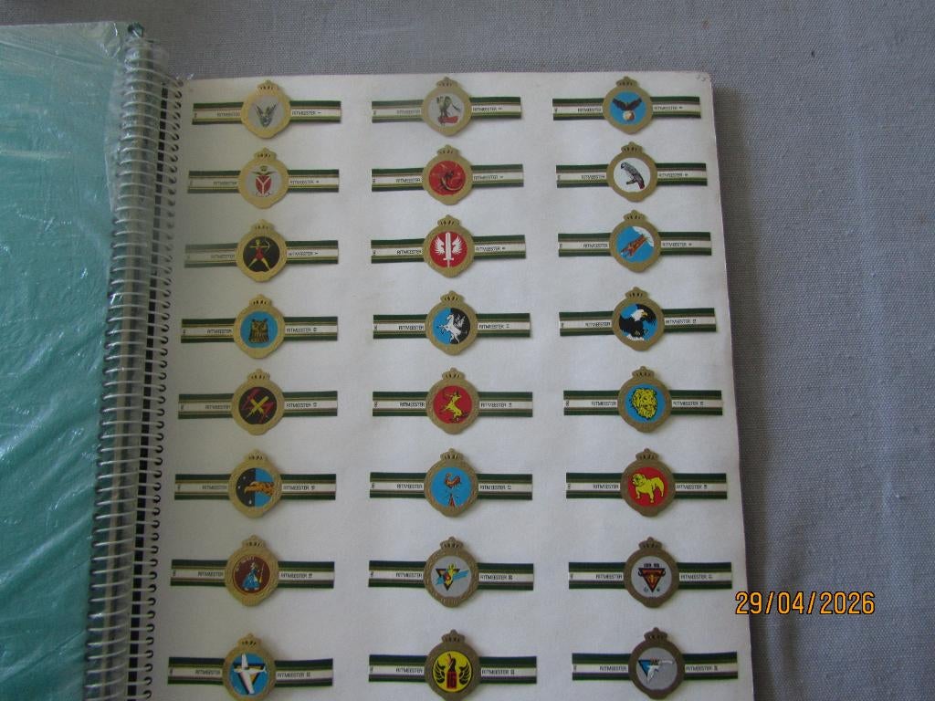 Sigarenbandjes Luchmacht Emblemen 24 Stuks, Ophalen of Verzenden, Gebruikt, Sigarenbandjes